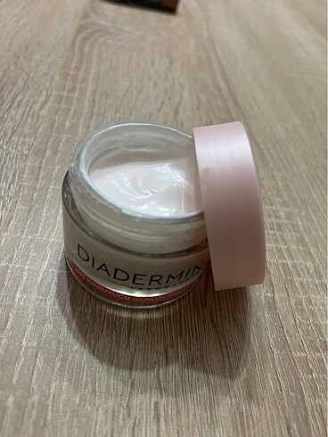 Diadermine Diadermine koruyucu günlük bakım kremi