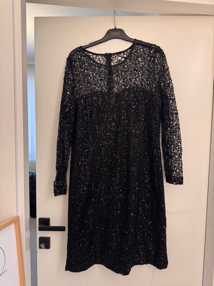 Dantel Detaylı Siyah Uzun Kollu Uzun Abiye Elbise - Görsel 2