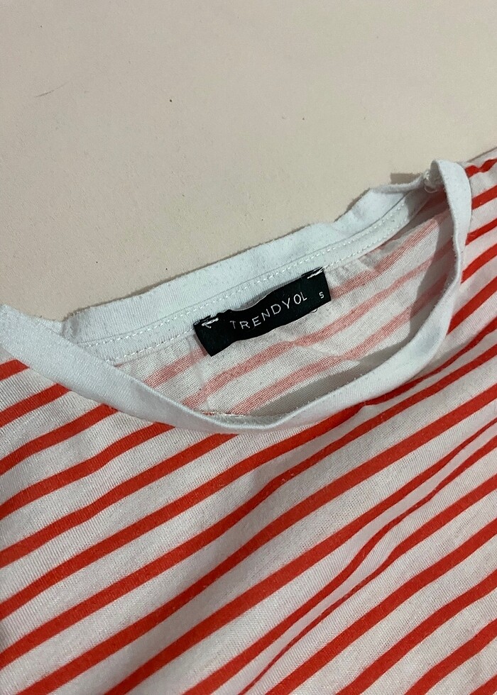 Kırmızı Çizgili Tişört - Görsel 2