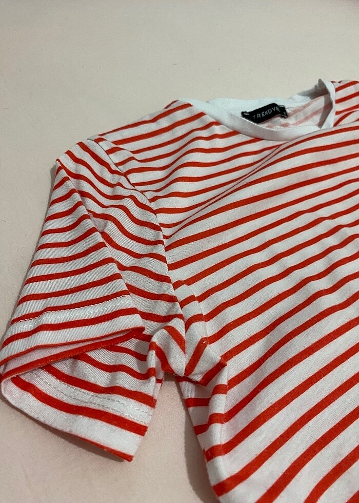Kırmızı Çizgili Tişört - Görsel 3