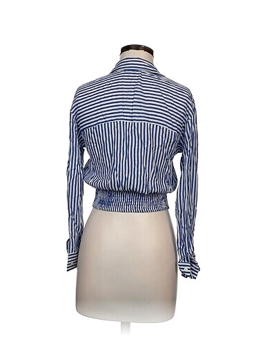 s Beden Pull and Bear Bluz %70 İndirimli.