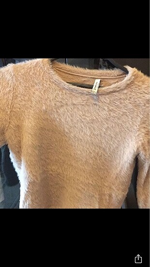 Stradivarius tüylü crop