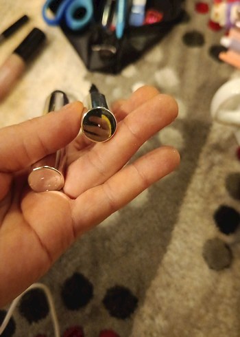 Parlak Altın Renk Maskara - Görsel 3