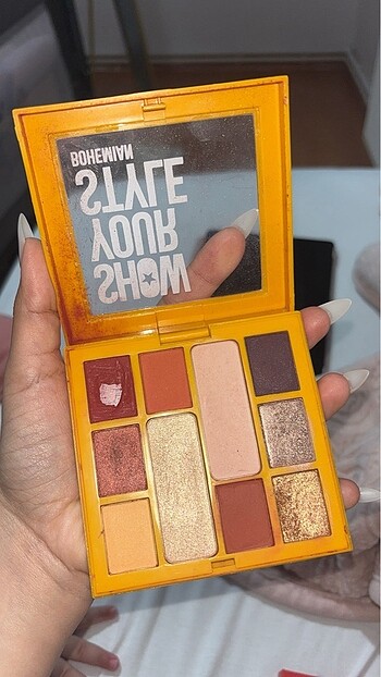 Beden Renk 2 far paleti 1 allık highlighter