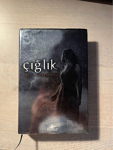  Becca Fitzpatrick Fısıltı Kitap serisi