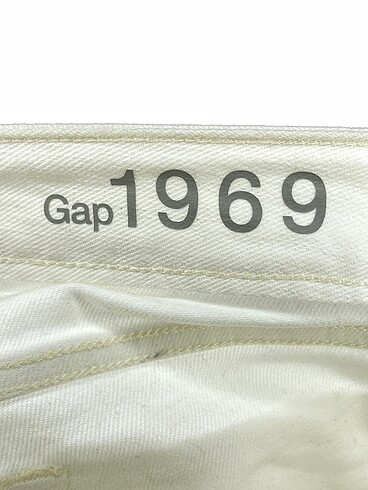 26 Beden beyaz Renk Gap Jean / Kot %70 İndirimli.