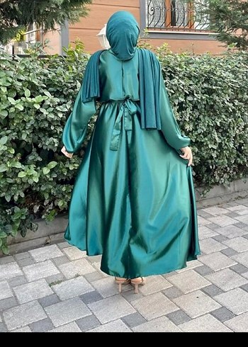 Yeşil Parlak Saten Uzun Elbise - Görsel 3