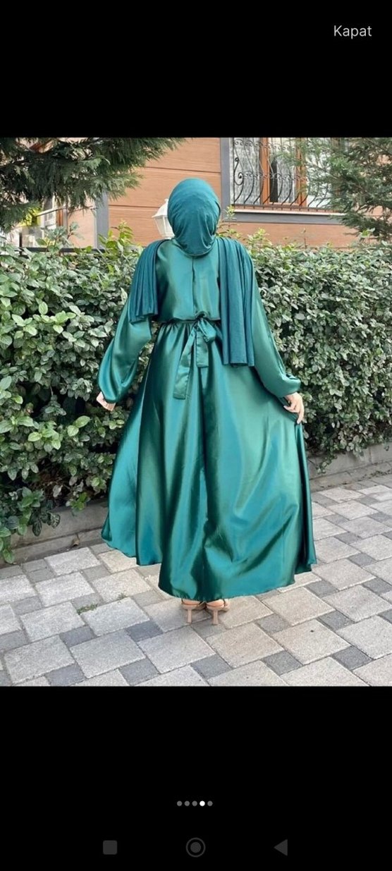 Yeşil Parlak Saten Uzun Elbise - Görsel 3