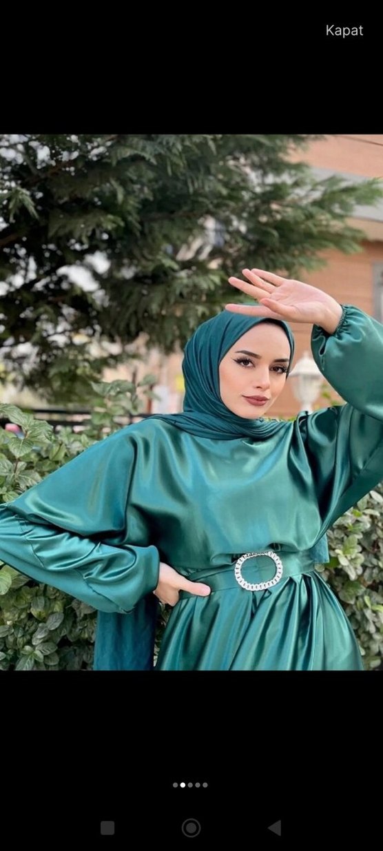 Yeşil Parlak Saten Uzun Elbise - Görsel 2