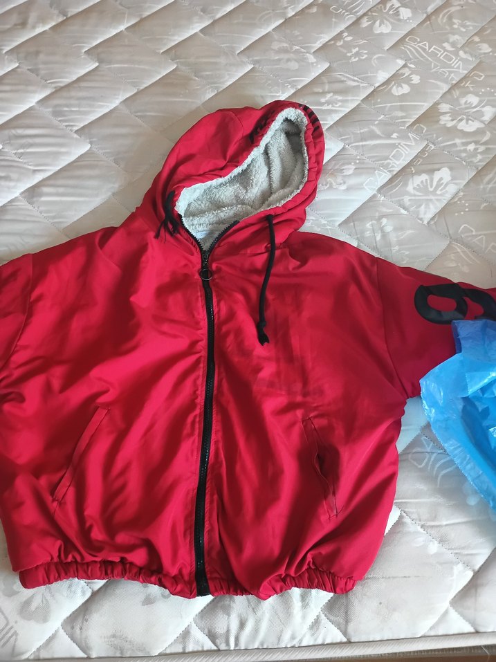 Kız Çocuk Kırmızı Kapüşonlu Kış Montu - Görsel 2