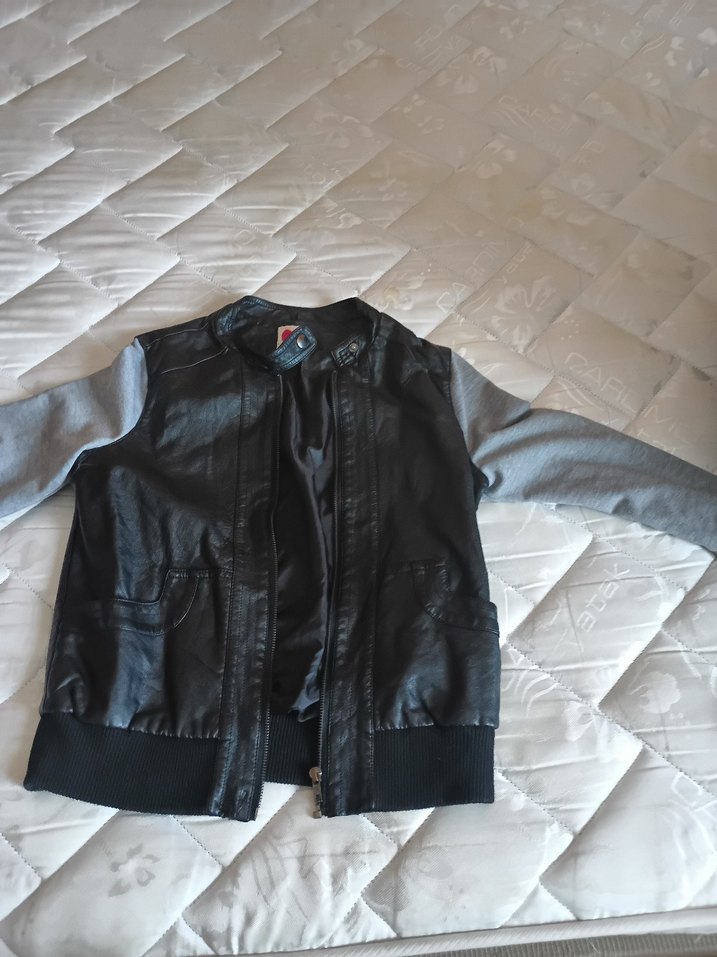 Düğmeli Siyah Deri Biker Ceket şapkası da vardir - Görsel 2