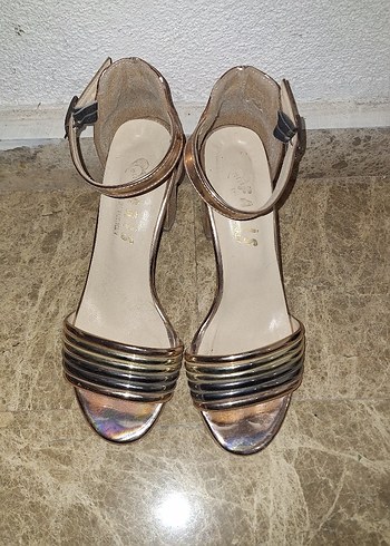 Diger Altın Renkli Stiletto Topuklu Kadın Ayakkabı