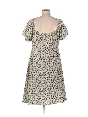 xl Beden LC Waikiki Kısa Elbise %70 İndirimli.