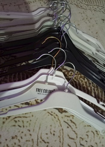 Diğer 16 adet Gri Plastik Askılar