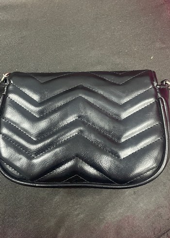 Zincir Detaylı Siyah Yılan Derisi Desenli Deri Çanta - Görsel 4