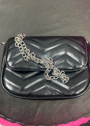 Zincir Detaylı Siyah Yılan Derisi Desenli Deri Çanta - Görsel 3