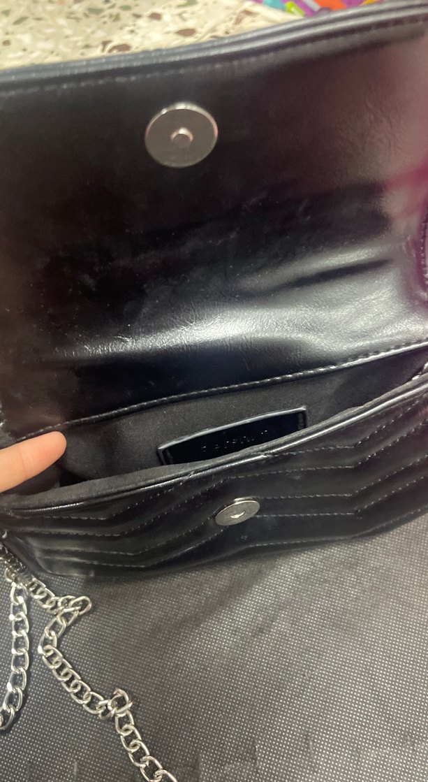 Zincir Detaylı Siyah Yılan Derisi Desenli Deri Çanta - Görsel 5