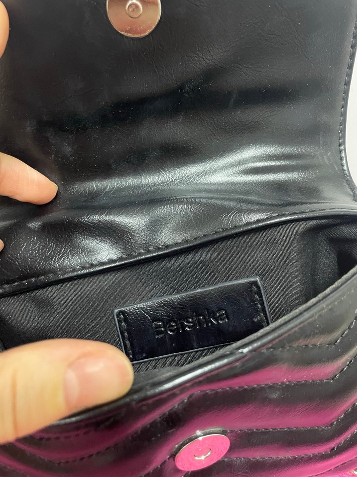 Zincir Detaylı Siyah Yılan Derisi Desenli Deri Çanta - Görsel 2