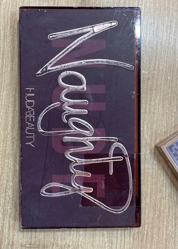 Koyu ve Bej Tonlarda Göz Farı Paleti - Görsel 2