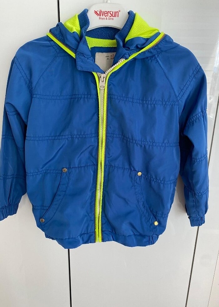 Zara markası yağmurluktur - Görsel 4