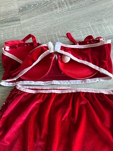 m Beden kırmızı Renk Mini etek ve büstiyer takım