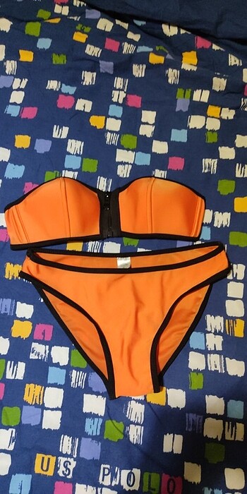Turuncu bikini takımı s beden yazıyor ama xs gibi düşünün 