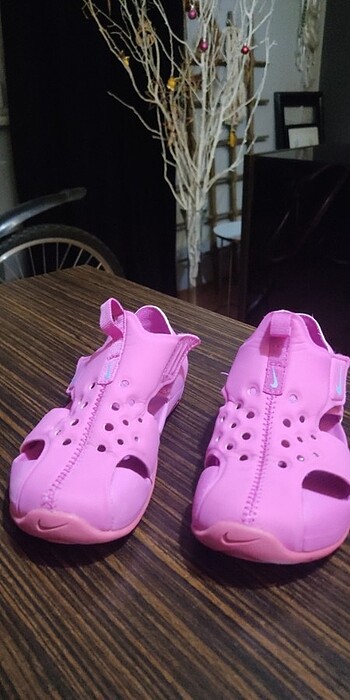 4 yaş kız çocuk sandalet Nike temiz 28-29 numara uygun
