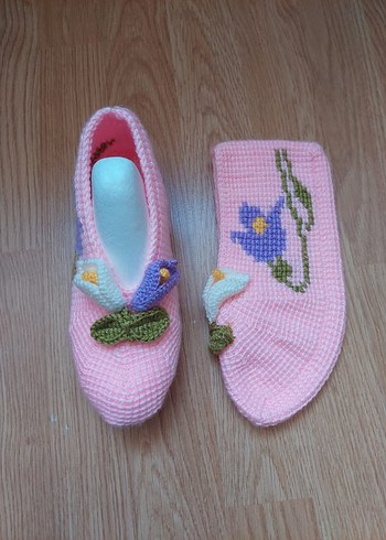 Zara Nakışlı Pembe Örgü Kadın Ev Terlikleri