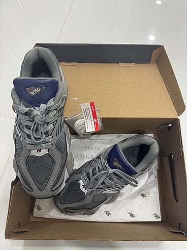 New Balance 9060