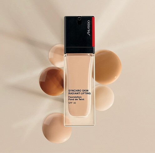 SHISEIDO Synchro Skin Radiant Lifting Fondöten 130 Opal
