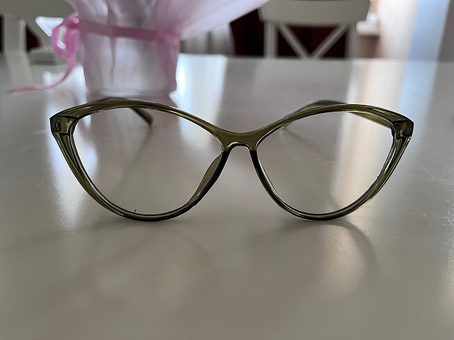 Sıfır kullanılmamış optik gözlük