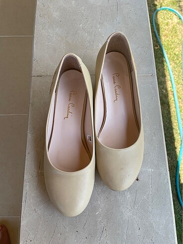 Pierre Cardin Kısa topuklu bej ayakkabı