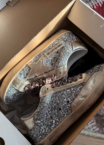 GOLDEN GOOSE