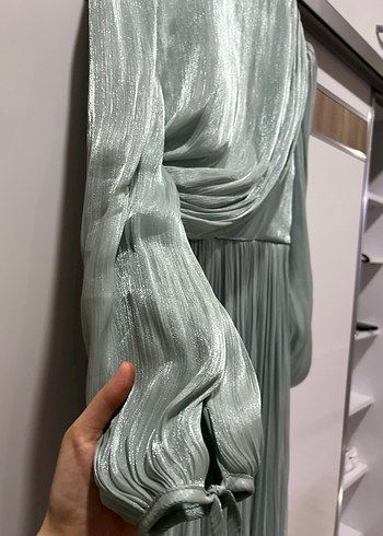 Drapeli Yüksek Yakalı Uzun Kadın Elbise - Görsel 3