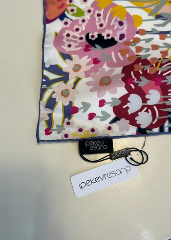 İpekevi çiçekli ekose eşarp - Görsel 4