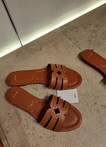 MANGO ETİKETLİ YENİ SEZON ZIMBALI SANDALET 