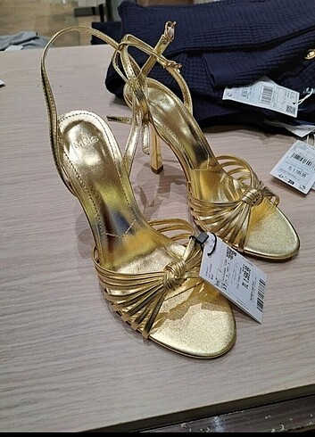 MANGO ETİKETLİ YENİ SEZON GOLD AYAKKABI 