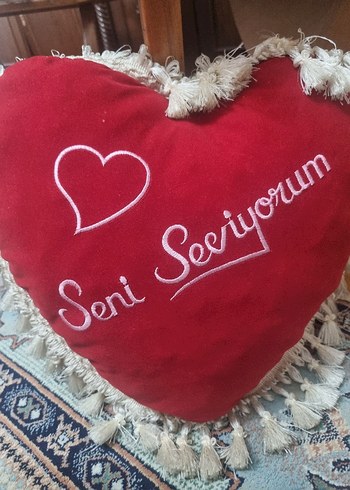 Bordo Nakışlı Kalp Şeklinde Yastık - Görsel 2
