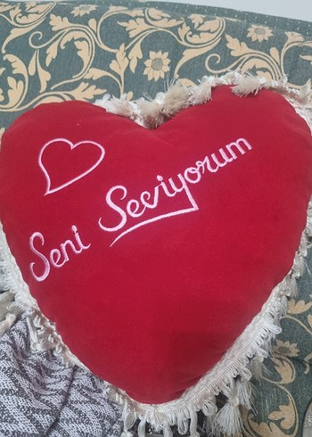 Bordo Nakışlı Kalp Şeklinde Yastık - Görsel 3