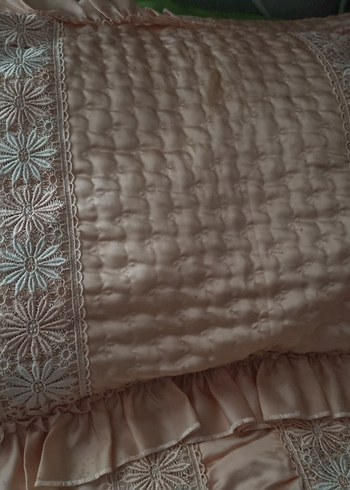 İşlemeli Bej Yatak Örtüsü - Görsel 2