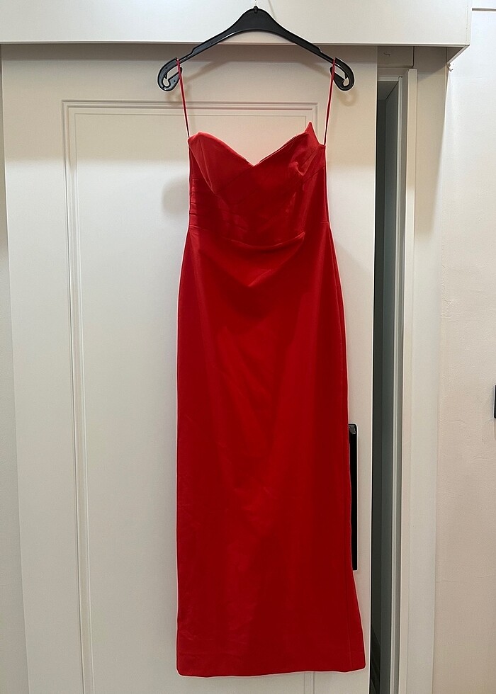 Kırmızı Elbise - Görsel 2