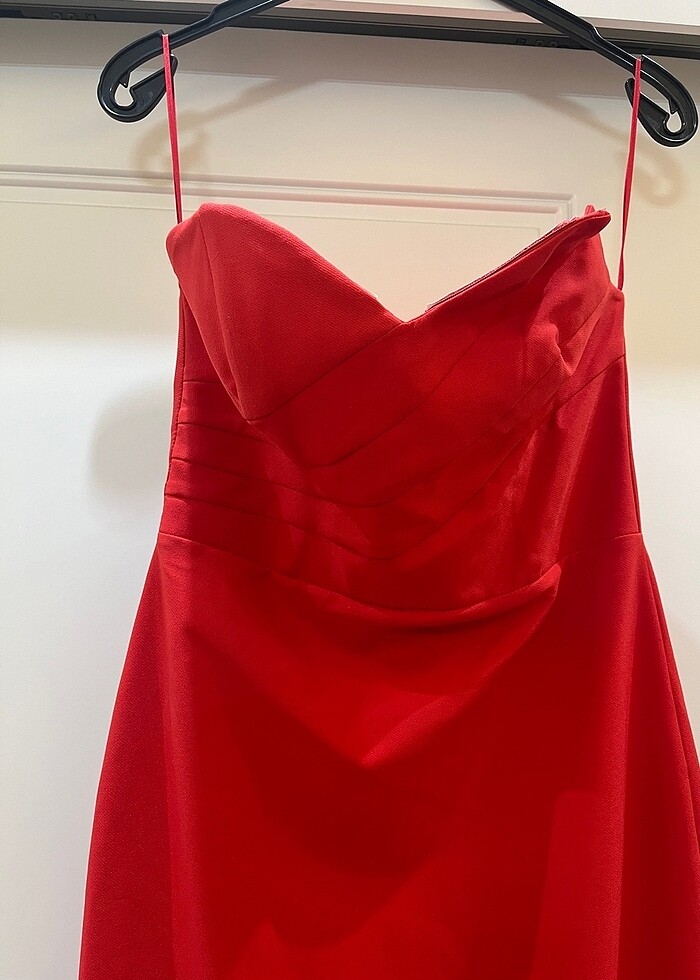 Kırmızı Elbise - Görsel 3