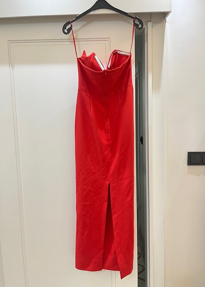 Kırmızı Elbise - Görsel 4