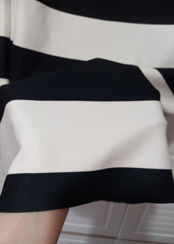 Zara siyah beyaz çizgili etek - Görsel 3