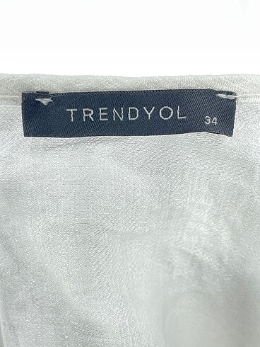 34 Beden beyaz Renk Trendyol & Milla Bluz %70 İndirimli.