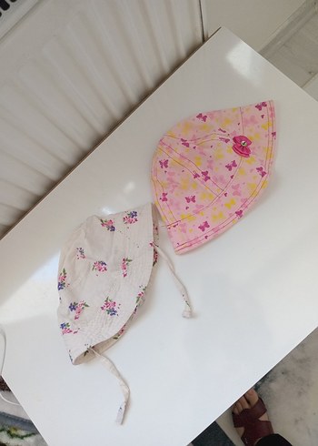Çiçek Desenli Pastel Pembe Bebek Şapkası
