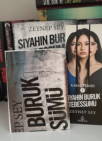 Beden Renk Siyahın Buruk Tebessümü