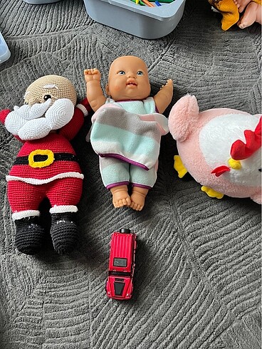 Oyuncak bebek