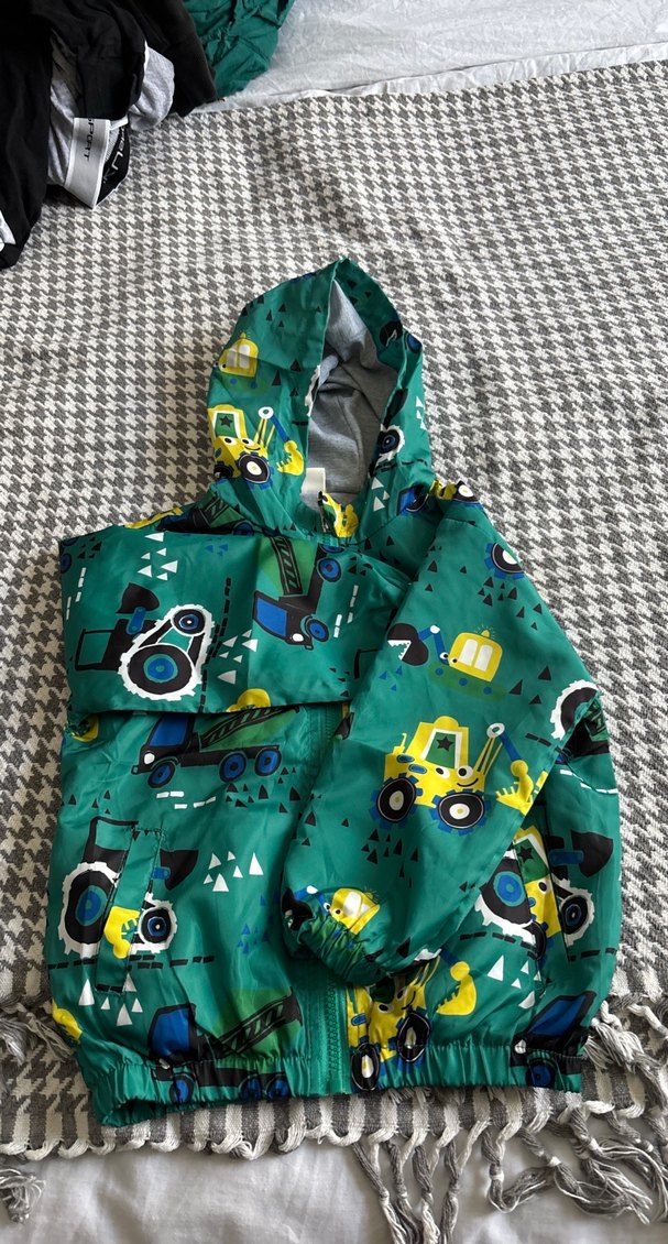 Renkli Baskılı Erkek Çocuk Kapüşonlu Yağmurluk - Görsel 2