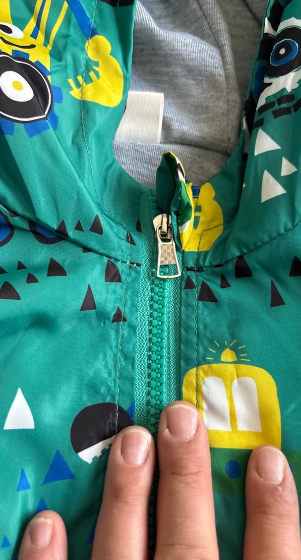 Renkli Baskılı Erkek Çocuk Kapüşonlu Yağmurluk - Görsel 3